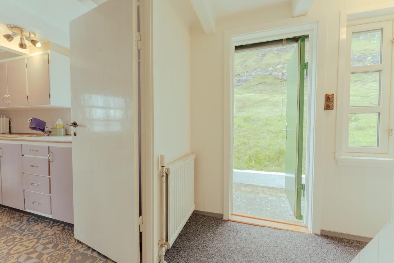 Authentic Faroese House / Unique Location / Nature Hellurnar Exterior foto