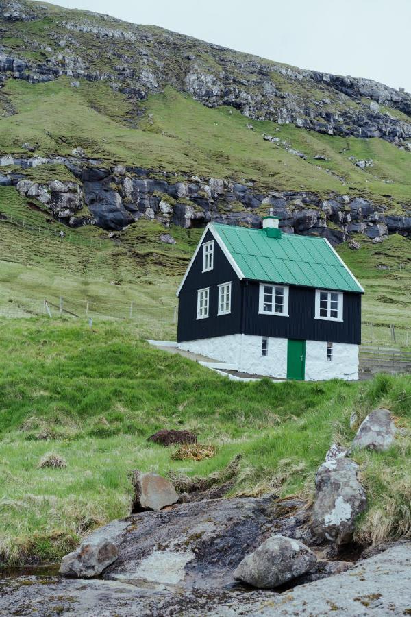 Authentic Faroese House / Unique Location / Nature Hellurnar Exterior foto